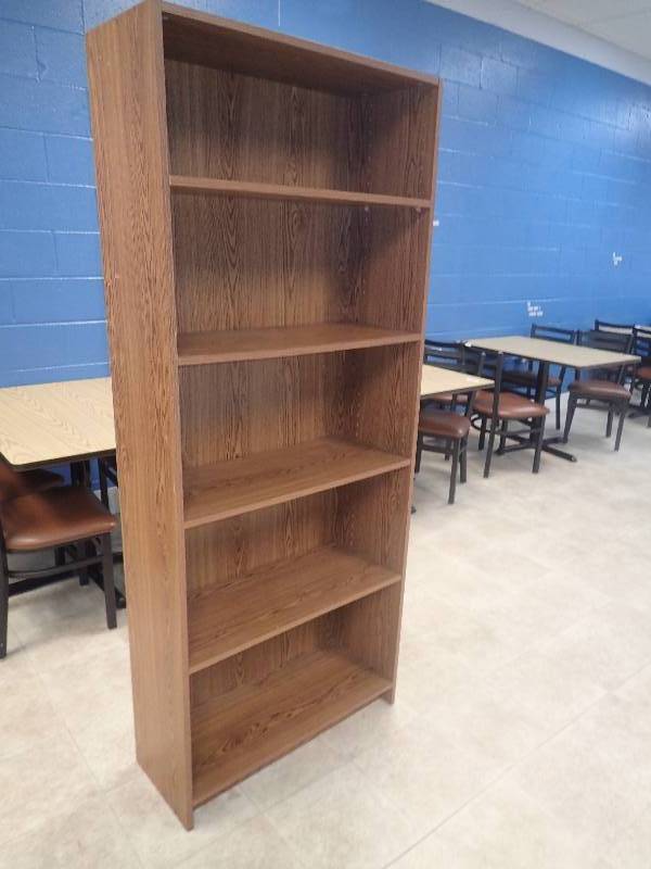 lot 1547 image: 5 Tier Pressed Wood Book Shelf