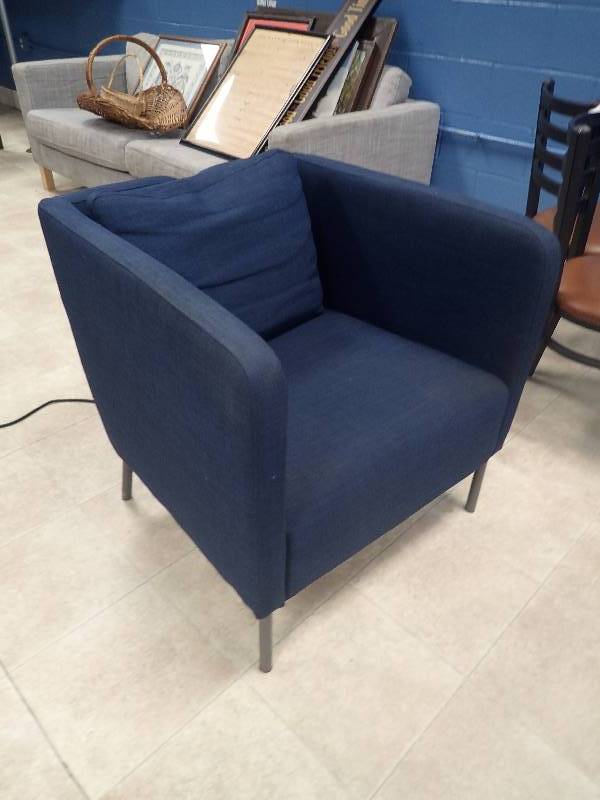lot 1549 image: Blue Cotton Lounge Chair