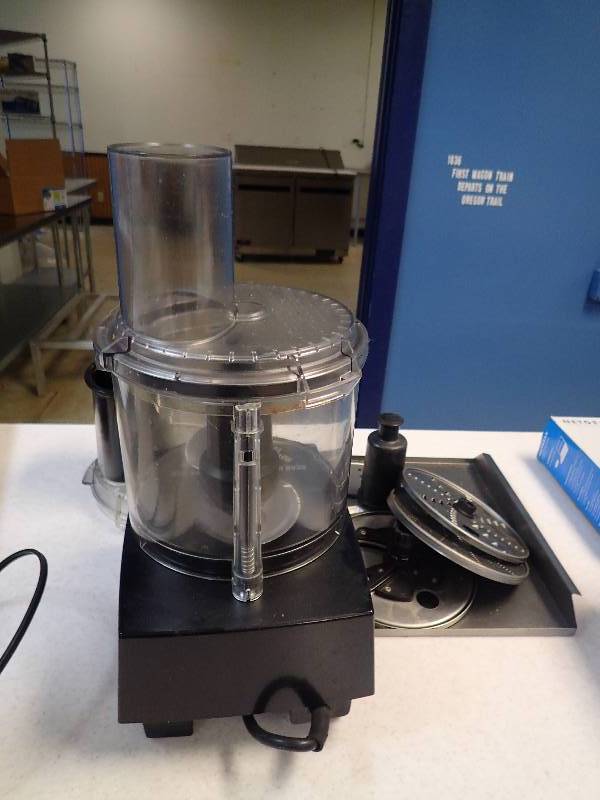 lot 1562 image: Waring Commercial 3.5 QT Pro Food Processor w Attachments