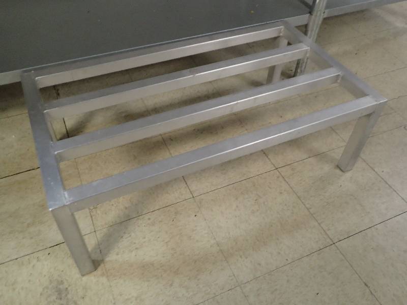 lot 1574 image: Aluminum 36 Floor Dunnage Rack