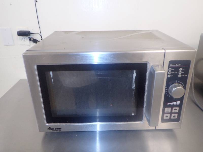 lot 1600 image: Amana Commercial Microwave Oven