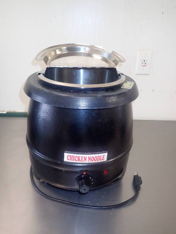 lot 1603 image: Winco Counter top Soup Warmer w Insert