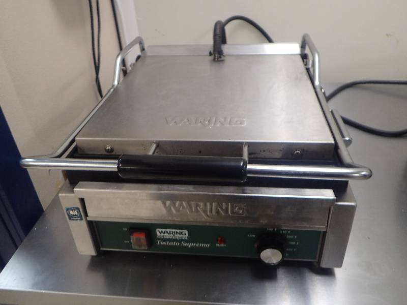 lot 1607 image: Waring 15X15 Commercial Counter top Grill Press