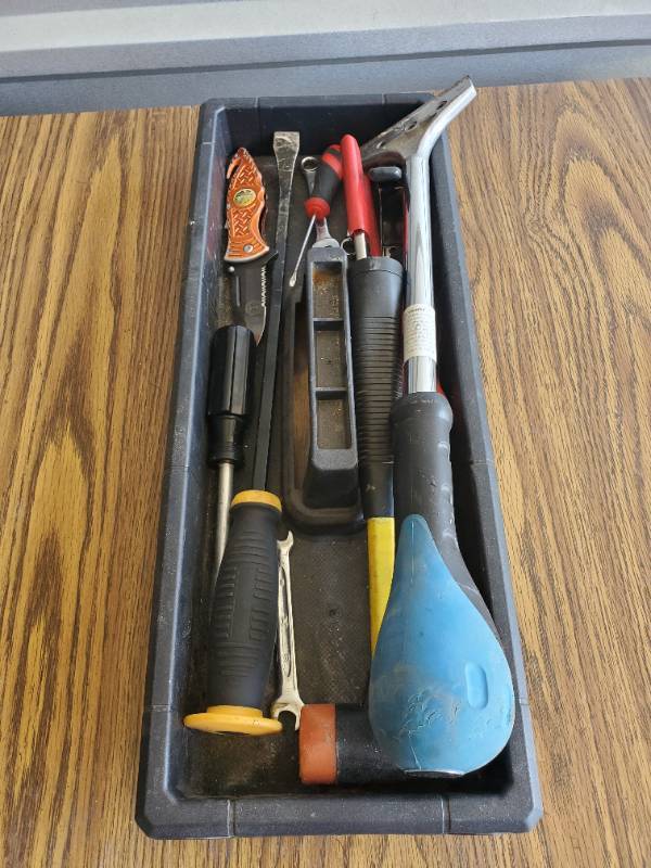 lot 1040 image: Tool Tray with Misc Tools