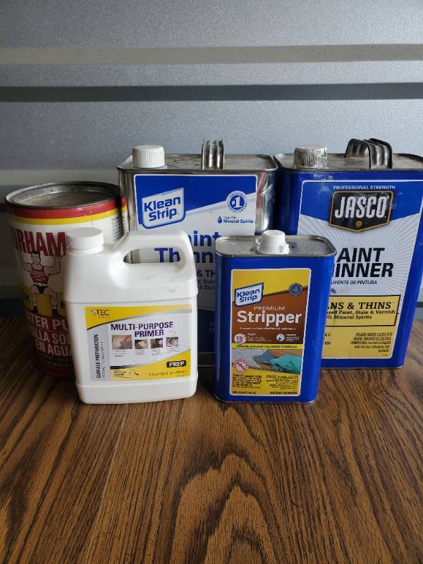 lot 1055 image: Lot of Garage Chemicals