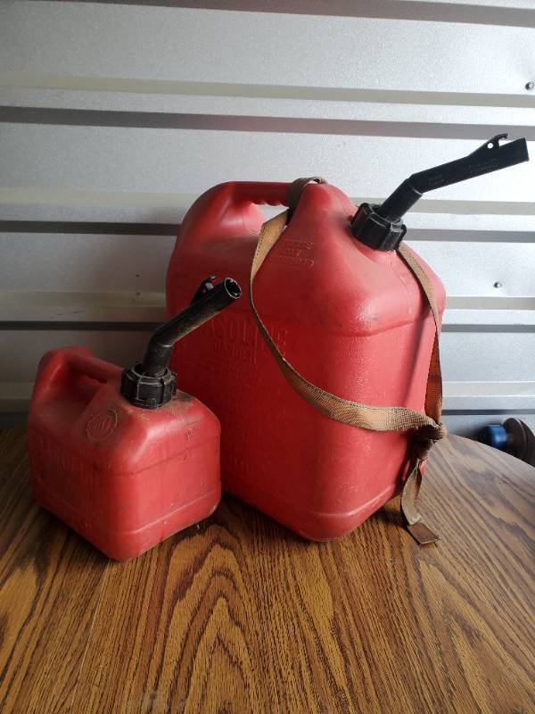 lot 1056 image: Lot of Gas Cans