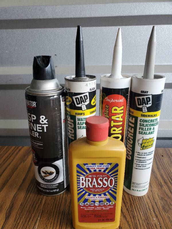 lot 1059 image: Caulking and Chemicals