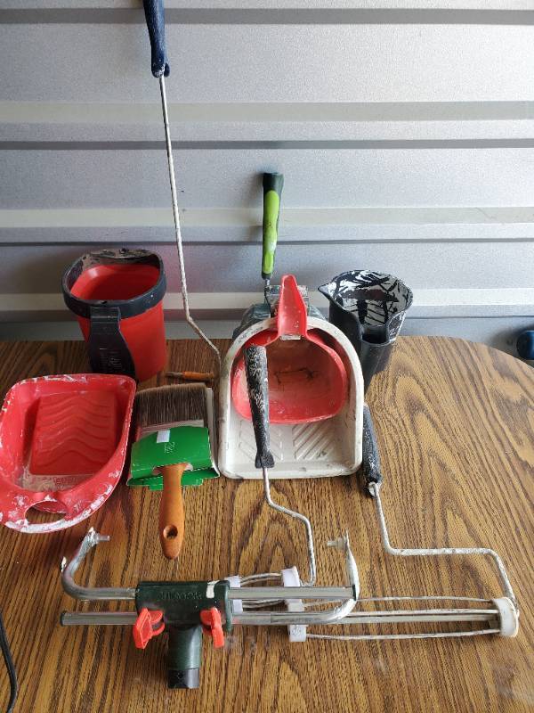 lot 1065 image: Lot of Painting Supplies