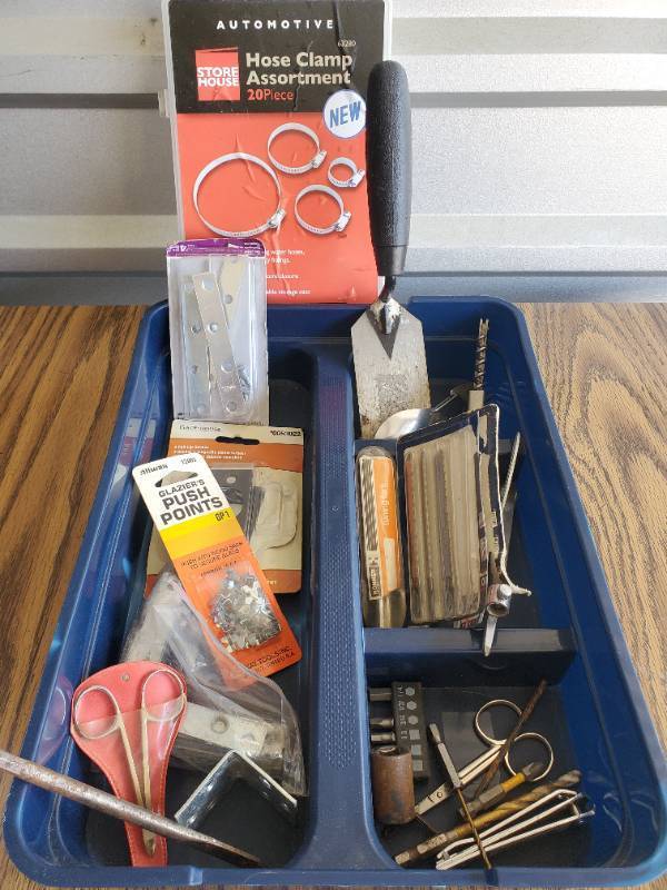 lot 1069 image: Lot of Garage Miscellaneous Smalls