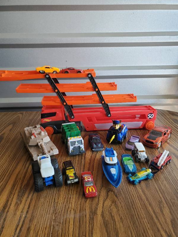lot 1098 image: Lot of Toy Cars and Car Hauler