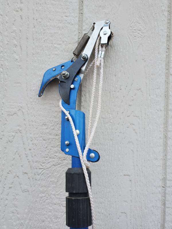 lot 1139 image: Extendable Tree Trimmer