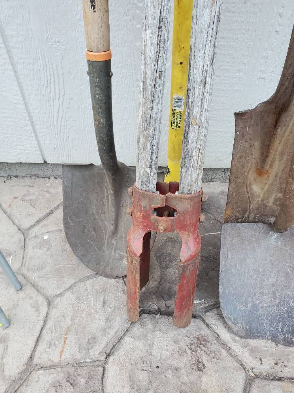 lot 1140 image: Lot of Outdoor Tools