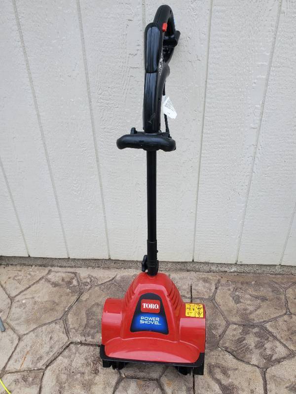lot 1141 image: Toro Power Snow Shovel