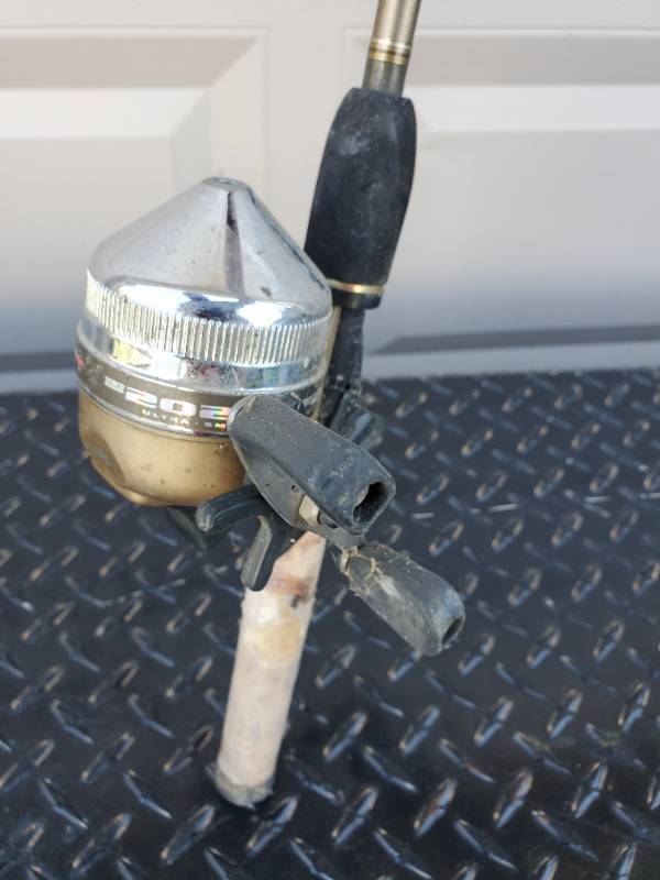 lot 1148 image: Zebco Fishing Rod With Zebco 202 SE Reel