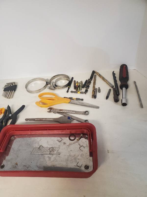 lot 1162 image: Lot of Garage Item Smalls