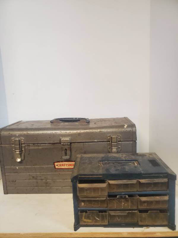 lot 1204 image: Craftsman Toolbox with Tray Insert and Drawer Organizer