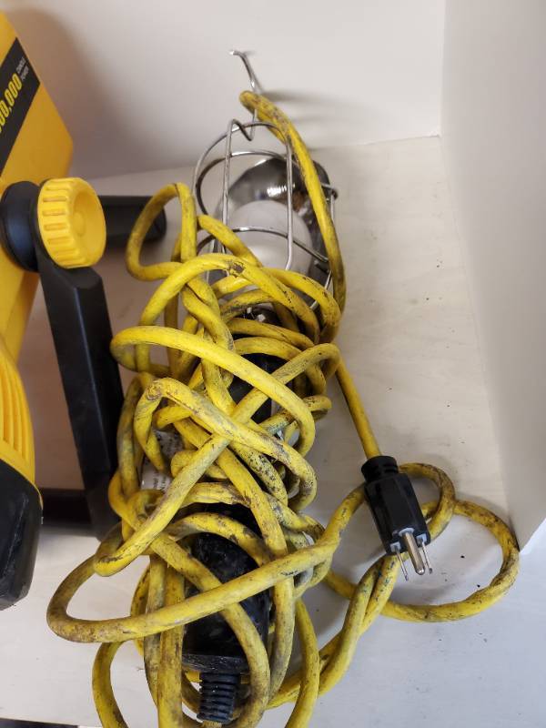 lot 1223 image: Lot of 2 Hanging Work Lights
