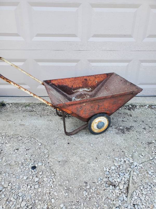 lot 1243 image: Small Yard Cart. Perfect for Flower Pot