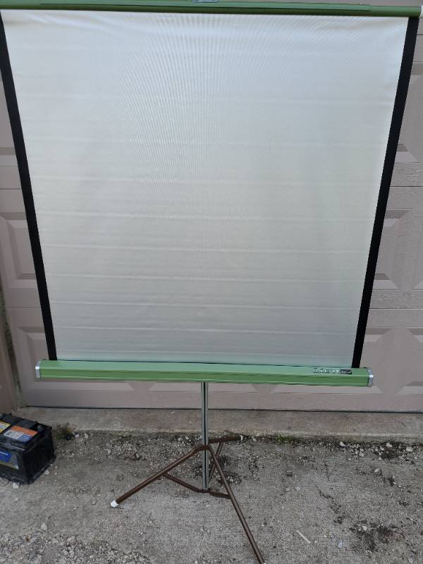 lot 1255 image: Da-Lite Slide and Movie Screen