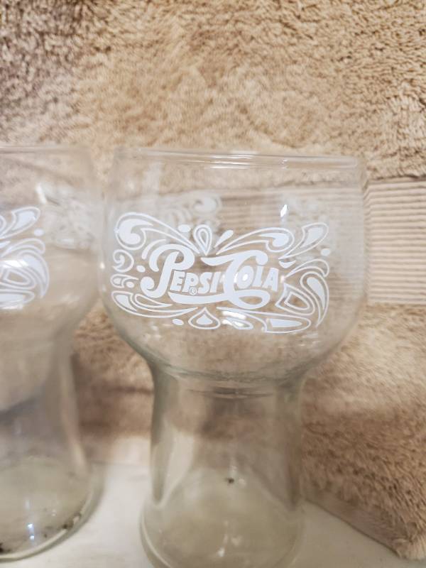 lot 1257 image: Lot of 7 1970s Taco Bell Pepsi Glasses
