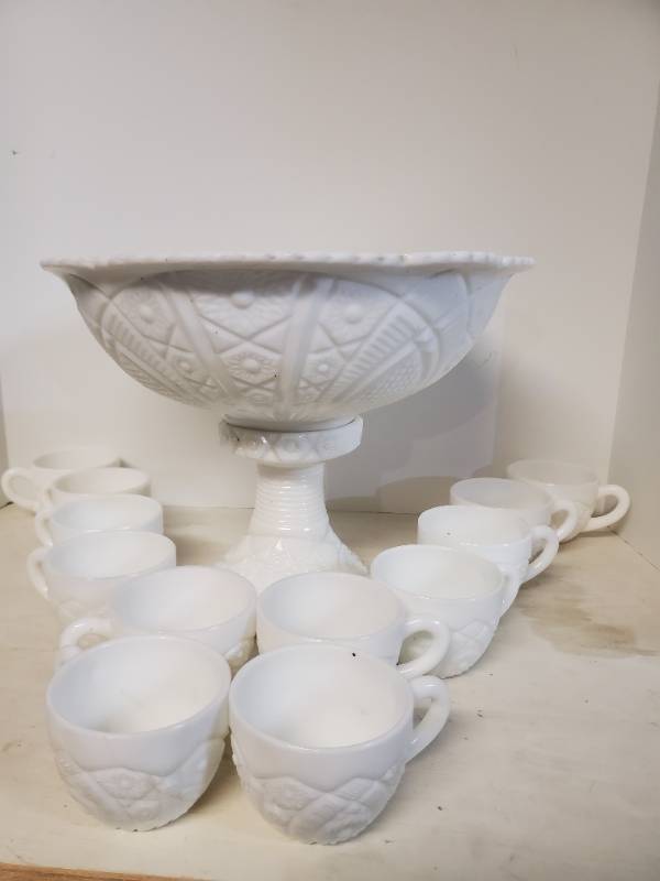 lot 1258 image: Milk Glass Punch Bowl Set