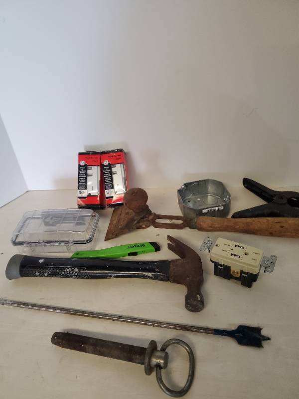 lot 1267 image: Miscellaneous Garage Items