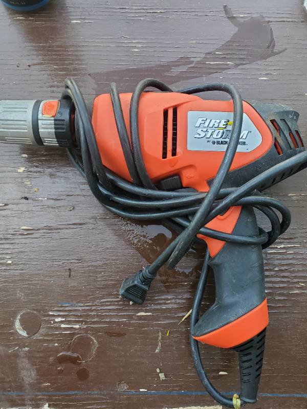 lot 1296 image: Black and Decker Drill