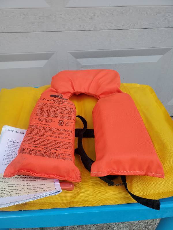lot 1298 image: Flotation Devices