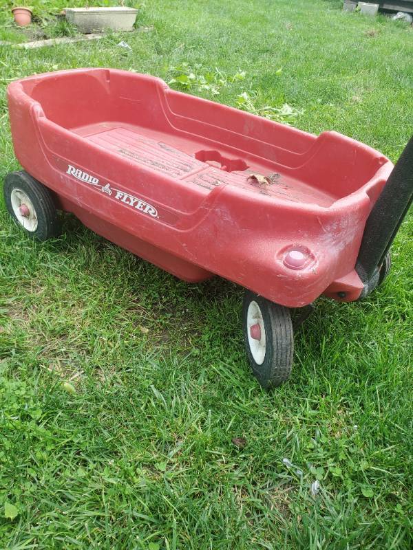 lot 1301 image: Radio Flyer Plastic Wagon
