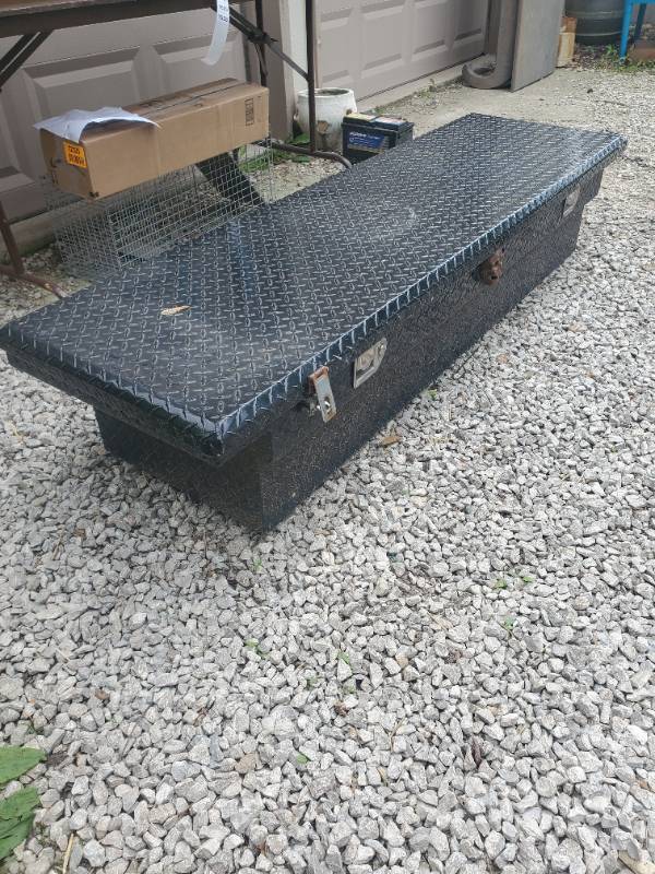 lot 1638 image: Truck Tool Box
