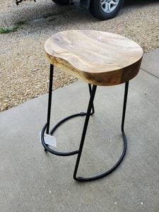 lot 1851 image: Counter Height Barstool