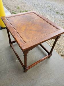 lot 1852 image: Side Table