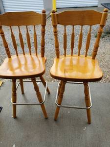 lot 1853 image: Pair of Swivel Barstools