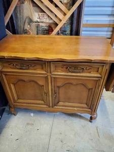 lot 1859 image: Drop Down Buffet