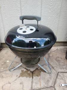 lot 1872 image: Weber Charcoal Grill