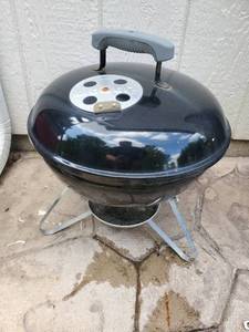lot 1873 image: Weber Charcoal Grill