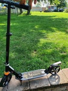 lot 1881 image: Scooter