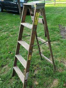 lot 1890 image: 5 Foot Wooden Ladder