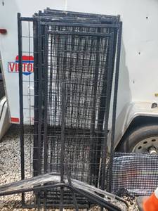 lot 1783 image: Outdoor Dog Kennel. Incomplete