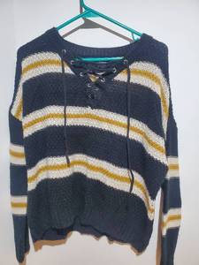 lot 1810 image: Lot of Womens Winter Wear