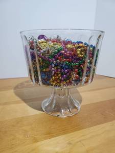 lot 1813 image: Glass Dish and Lots of Beads