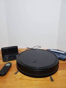 lot 1815 image: Eufy RoboVac 11S