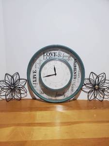 lot 1819 image: lock and Wall Decor