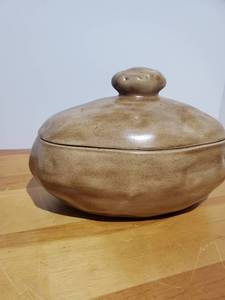 lot 1820 image: Ceramic Potato Dish with Lid