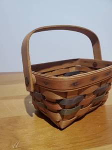lot 1821 image: Longaberger Basket