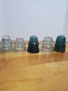lot 1822 image: Lot of Insulator Caps
