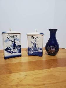 lot 1825 image: Blue Ceramic Lot