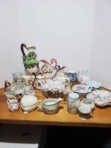 lot 1831 image: Large Lot of Collectibles