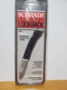 lot 1833 image: Schrade Lightweight 3 Raider Sp2 Lockback Knife W Schrade Nylon Sheath