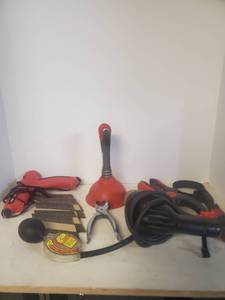 lot 1671 image: Lot of Random Garage Items